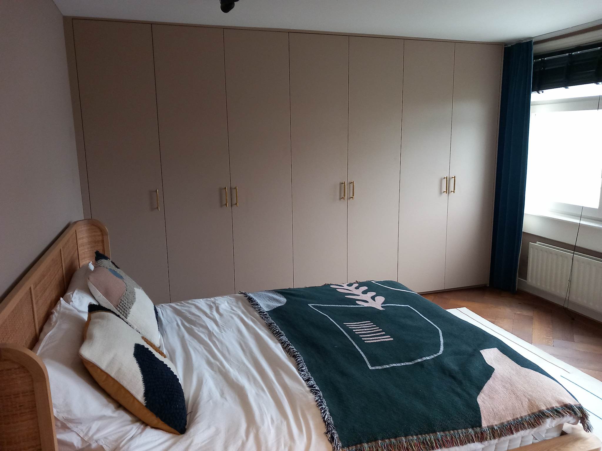 Wardrobe With Handles